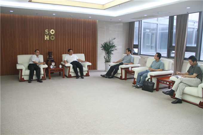 王正喜、錢一平會(huì)見中國紡織品進(jìn)出口商會(huì)會(huì)長(zhǎng)江輝