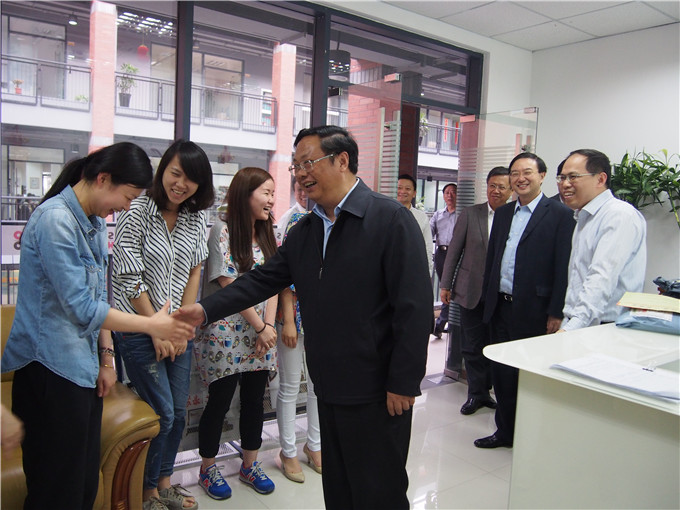 集團(tuán)領(lǐng)導(dǎo)集體赴上海自貿(mào)區(qū)、上海期貨交易所調(diào)研