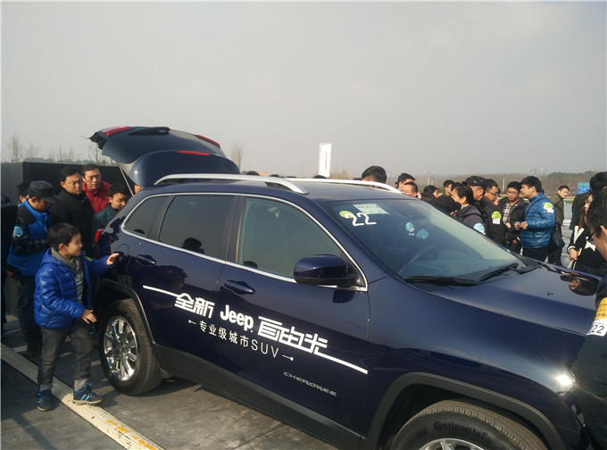 天泓集團(tuán)全新Jeep自由光南京銀杏湖試駕會(huì)圓滿舉行