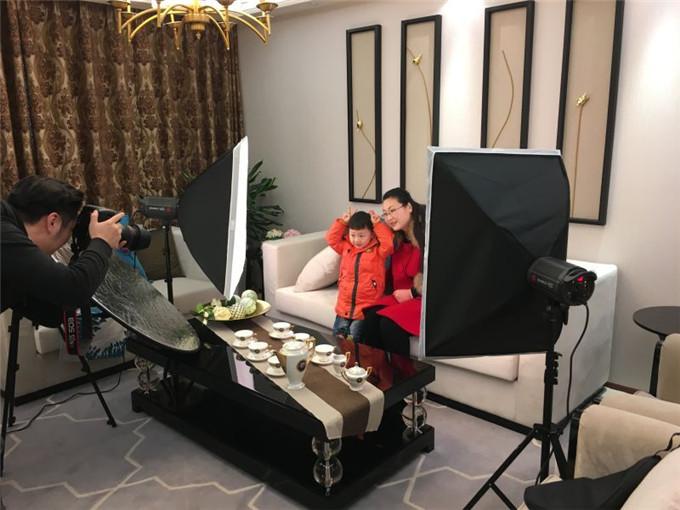 愛濤尚書云邸舉辦“定格幸福 大愛一拍”暖場活動