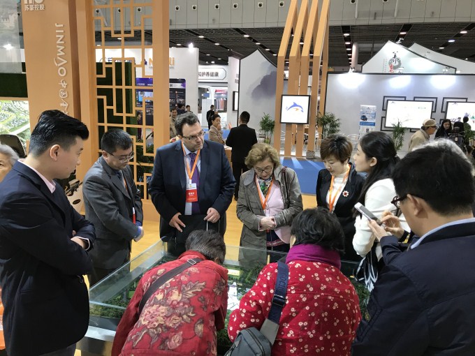 湯山康養(yǎng)小鎮(zhèn)參加2018江蘇國際養(yǎng)老服務業(yè)博覽會暨高峰論壇