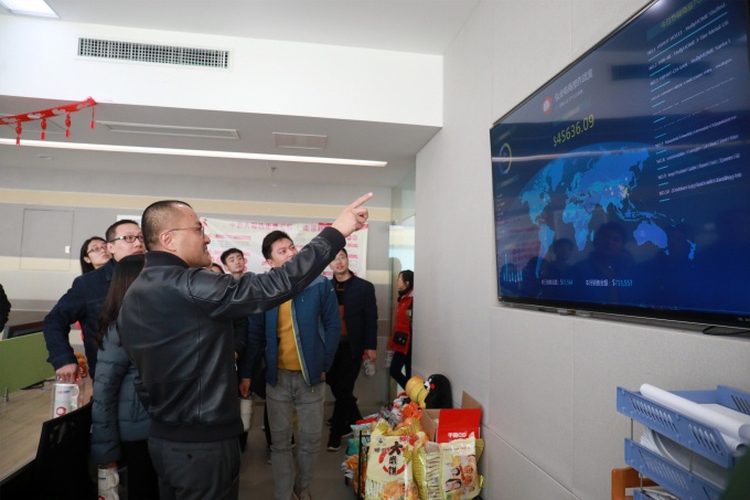 控股集團團委組織青年職工赴弘業(yè)股份電商部學(xué)習(xí)交流并舉辦“青年大講堂”