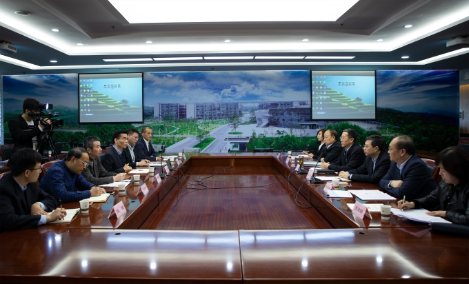 控股集團(tuán)領(lǐng)導(dǎo)會(huì)見甘肅省慶陽市政府考察團(tuán)