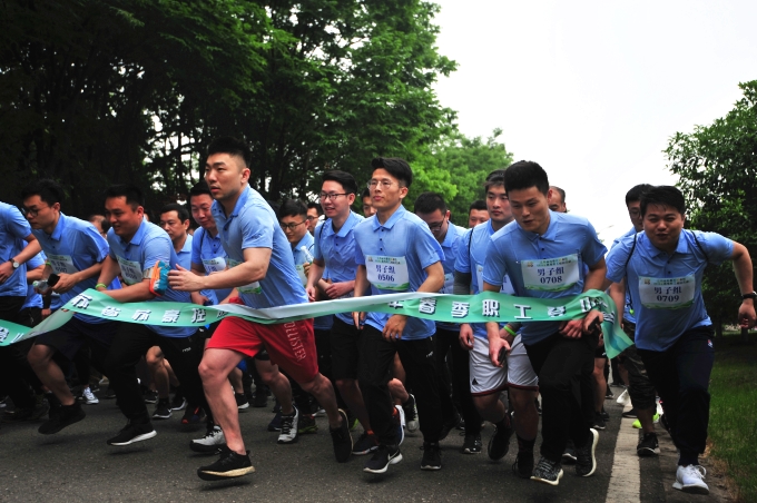 蘇豪控股集團組織2019春季職工登山活動