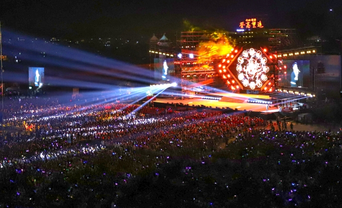 有滋有味龍蝦節(jié) 盛世中國新時(shí)代——集團(tuán)旗下愛濤文化集團(tuán)主辦的第十九屆中國·盱眙國際龍蝦節(jié)盛大開幕