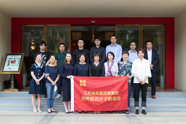 1663727770846856.jpg 會旗合影_副本.jpg